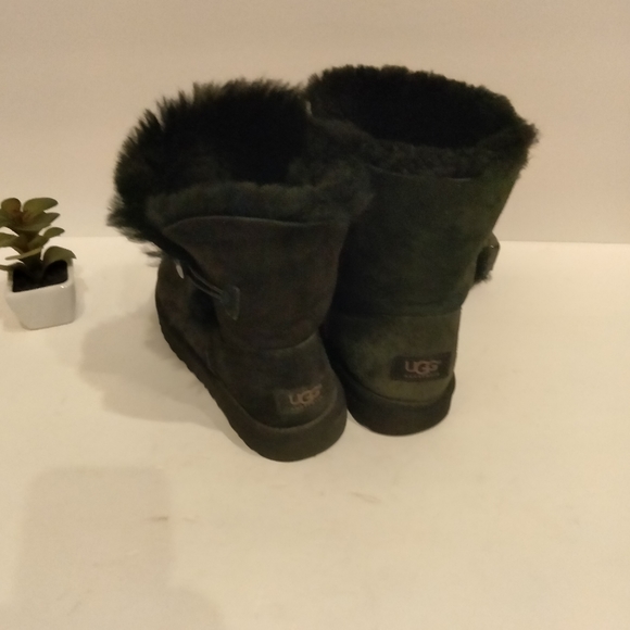 🥀UGG BOOTS 🧤 - Picture 5 of 8